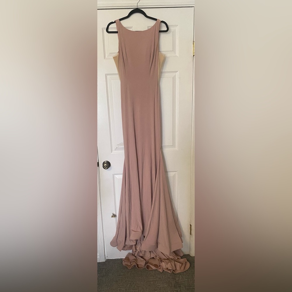 Elegant Mauve Formal Dress with Train